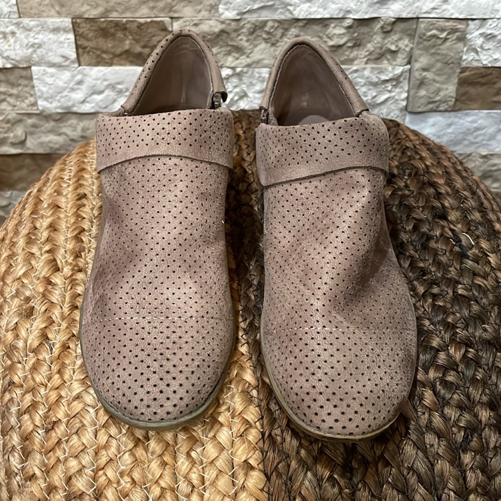 SO Brand Women’s Tan Short Ankle Boots Sz. 6 1/2 - Picture 3 of 10
